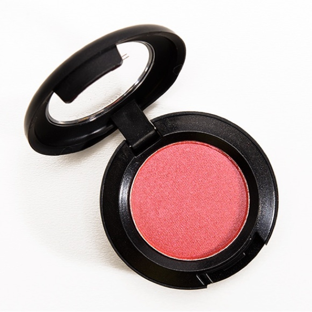 LNNB MAC Daydreaming Eyeshadow (Veluxe Pearl)